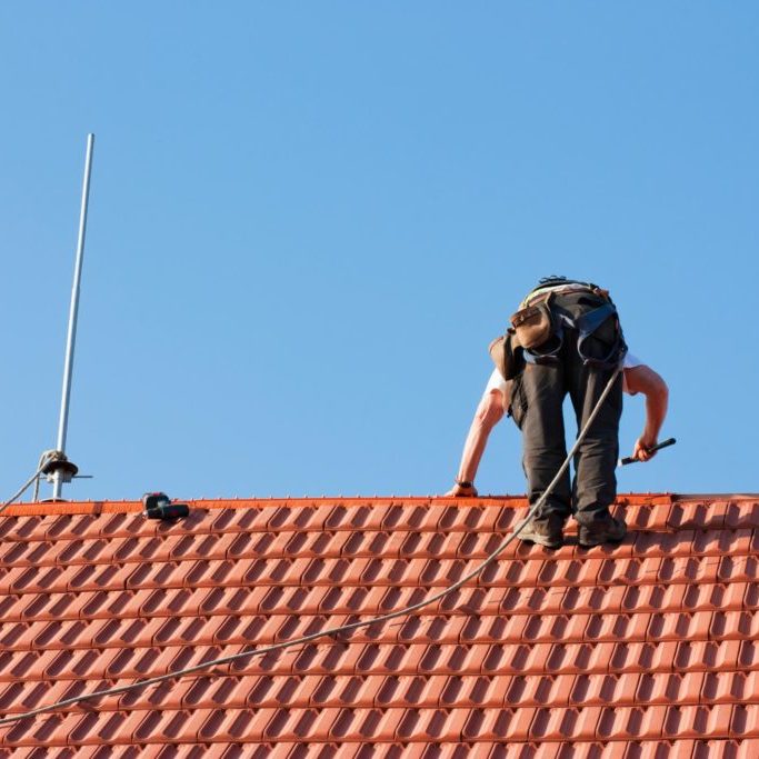 worker in the roof with rope